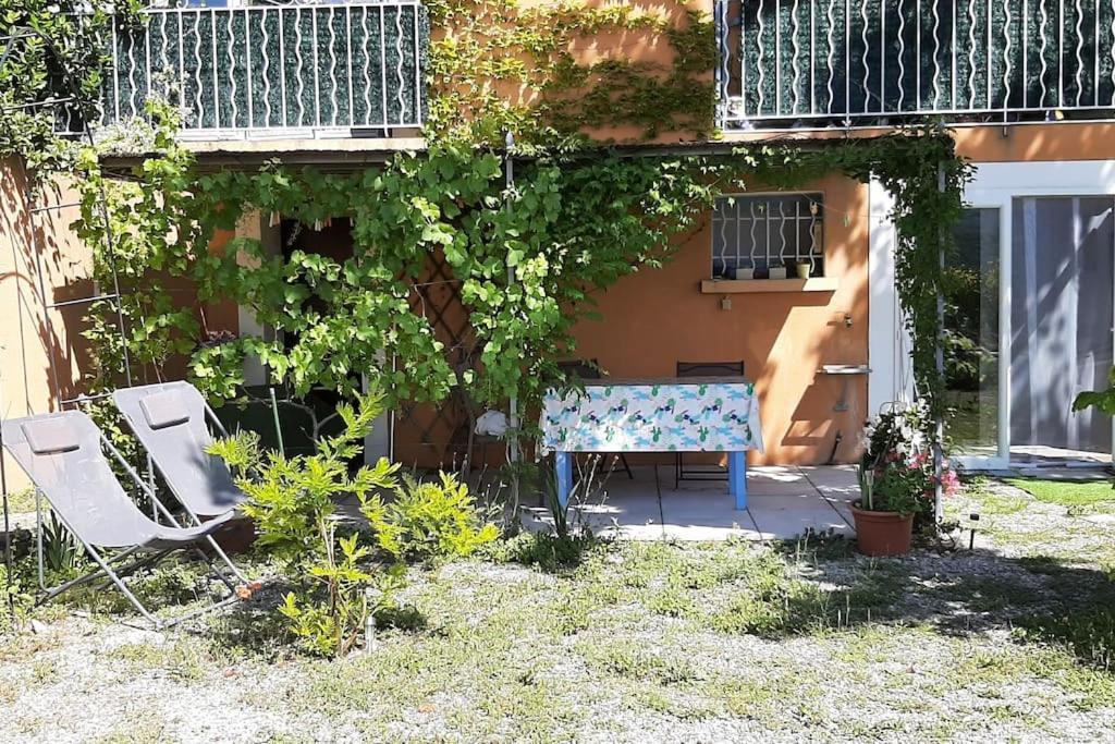 Ferienwohnung T.Belle Vue Panoramique Au Coeur Du Luberon 40M2 + Pergola . Jardin. P Apt Exterior foto